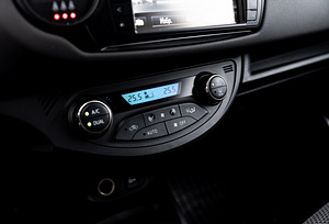 Toyota Yaris Hybrid 1.5 54kW (13 foto / 15)