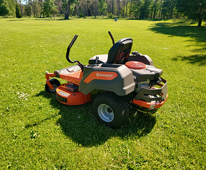 M: Husqvarna Z242F murutraktor (4 foto / 5)