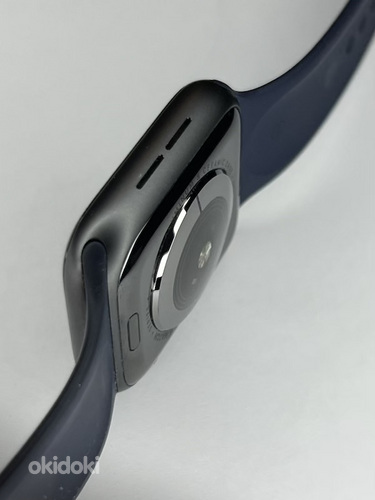 Apple Watch 4 / 44 мм, серый космос, черный алюминий (GPS) (фото #3)