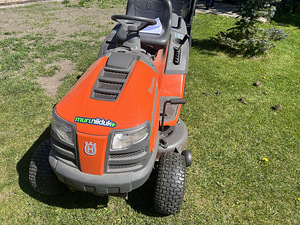 Husqvarna TC 138 murutraktor (6 foto / 9)