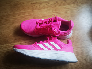 Adidas 40 новые (2 фото из 3)