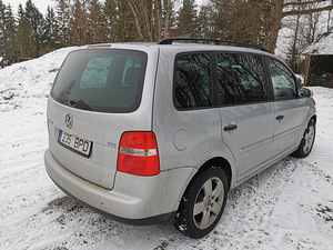 VW Touran (6 фото из 8)