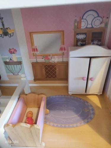 Большой деревянный домик + мебель, куклы, одежда, аксессуары (фото #2)