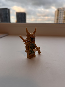Minifiguur oni Lloyd (3 foto / 4)