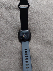 Смарт-часы Fitbit versa3 (4 фото из 6)