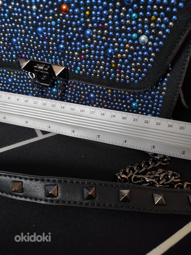 Продается новая эффектная сумочка с камушками. Темно-синий цвет (фото #1)