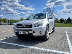 Toyota Rav4 (1 фото из 8)