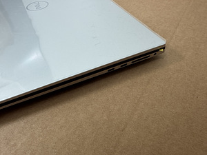 Dell XPS 17 9700 (3 foto / 5)