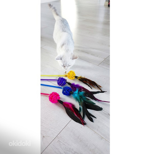 Игрушка для кота, мячик с перьями на палочке (фото #2)