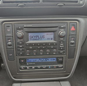 Volkswagen Passat 1.8T (9 foto / 10)
