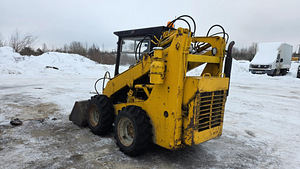 Погрузчик Unc 060 (5 фото из 5)