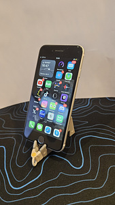 iPhone SE 2020 64gb (valge) (2 foto / 6)