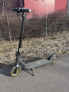 Электрический самокат Segway Ninebot MAX G30, 32 km/h (2 фото из 5)