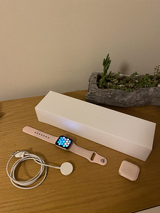 Apple Watch S5 40 мм (1 фото из 3)