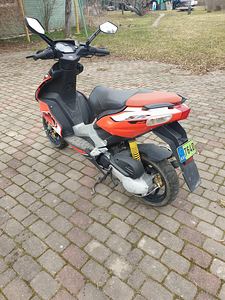 Aprilia (3 фото из 5)