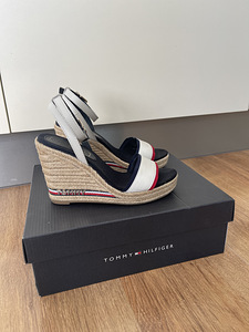 Tommy hilfiger sandaalid (2 foto / 3)