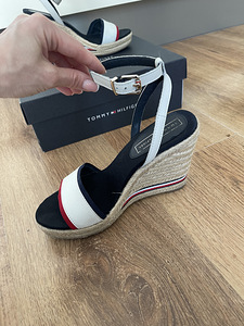 Tommy hilfiger sandaalid (3 foto / 3)