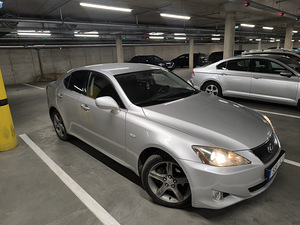 Lexus IS 220D (8 фото из 10)