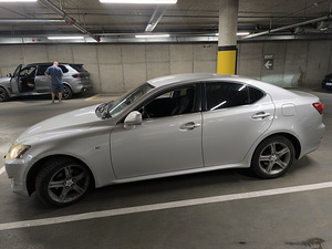 Lexus IS 220D (9 фото из 10)