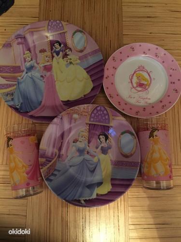 Disney 3 тарелки и 2 стакана для девочки (фото #1)