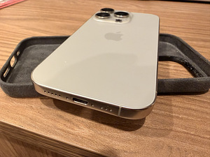 iPhone 16 Pro - Титан (1 фото из 3)