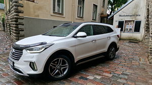 Hyundai Santa Fe Grand (9 foto / 10)