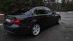 BMW E90 325I 190KW (2 foto / 7)