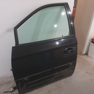 Esiuks vasak, juhiuks Chrysler Grand Voyagerile (1 foto / 2)