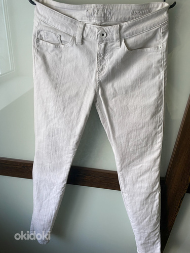 Новые женские белые джинсы/брюки Guess, размер 28 (фото #3)