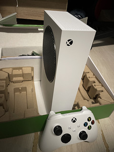 Серия Xbox s (2 фото из 3)