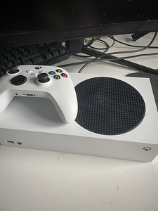 Xbox series s 512gb (1 foto / 2)