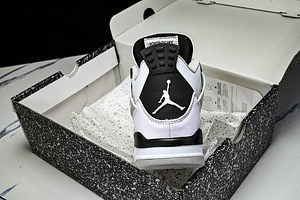 AIR JORDAN 4 (5 foto / 5)