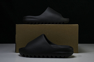 YEEZY SLIDE (2 foto / 4)