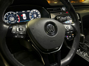 Volkswagen Passat R-Line 1.8 132kW (13 foto / 15)