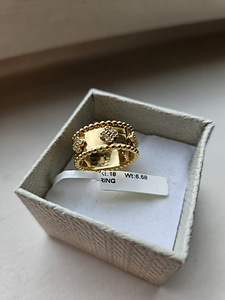 Kuldsõrmus kividega 18K (2 фото из 3)
