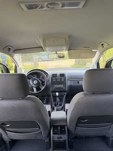 М: Volkswagen Touran (11 фото из 15)