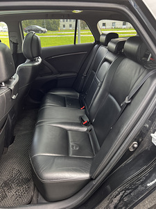 Toyota Avensis (9 foto / 12)
