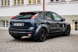 Ford Focus 2006 (9 foto / 15)