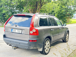 Volvo XC90 (4 foto / 8)
