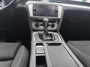 Volkswagen Passat 2.0 TDI 110 kW (13 foto / 15)