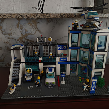 LEGO City 7498 Police Station (2011) оригинальный