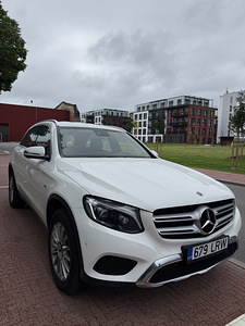 Mercedes-Benz GLC 350e 4MATIC Plug-in Hybrid (2017) (2 foto / 11)