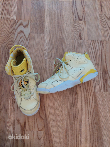 Желтые кроссовки Jordan (фото #2)