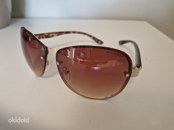 Новые солнцезащитные очки Tommy Hilfiger (фото #2)