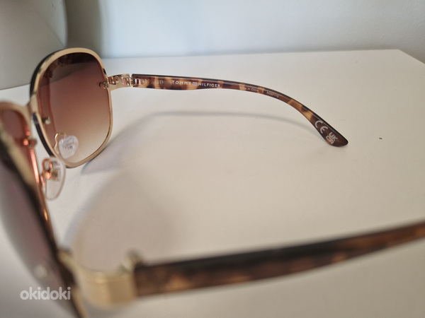 Новые солнцезащитные очки Tommy Hilfiger (фото #3)
