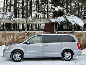 Lancia Voyager GRAND PLATINUM FACELIFT MY 2015 (4 foto / 15)