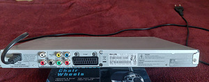 DVD плеер Philips DVP 3040/12 (2 фото из 6)