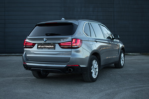 BMW X5 Sportline 3.0 Twin-power Turbo (2 foto / 15)