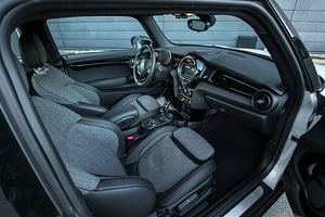 MINI Cooper SE Facelift Sport (5 foto / 14)