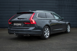 Volvo V90 Momentum Comfort 2.0 (3 foto / 15)
